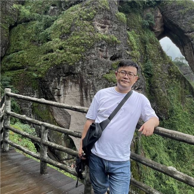 刘锦洪（国瓷红叶画院高级画师）