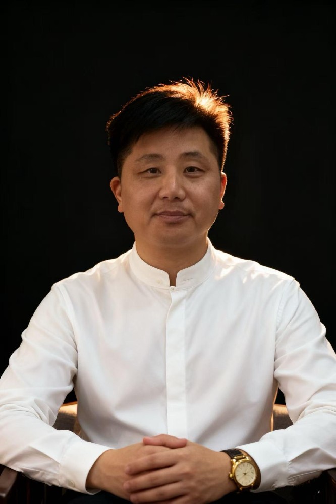 王镇平（国瓷红叶画院研究员）