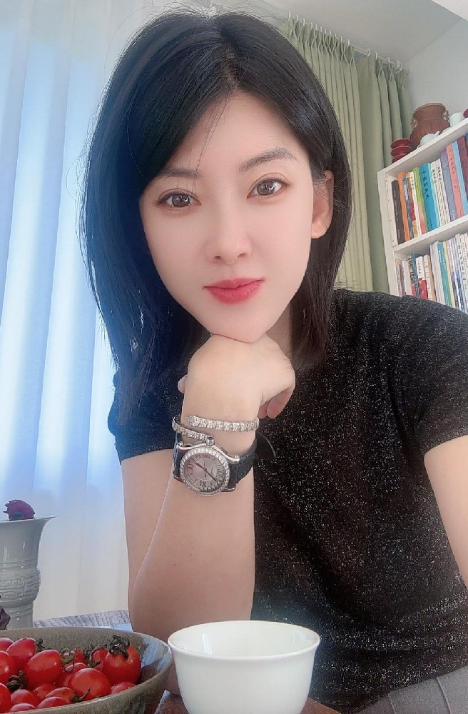 赵玲（国瓷红叶画院高级画师）